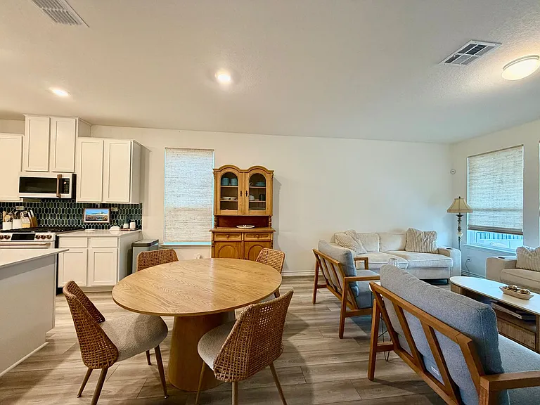 5024 Galvan Mnr — Photo 6