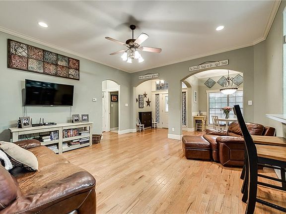 5th image of 606 Oakmont Dr