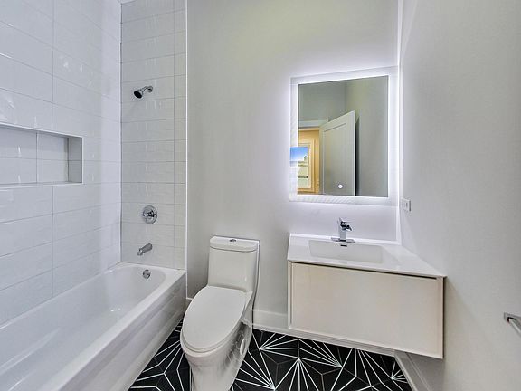 4th image of 1040 S Oakley Ave #2