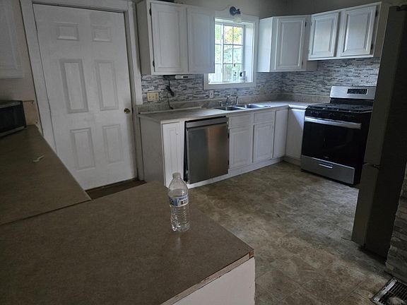 4th image of 449 Boon St