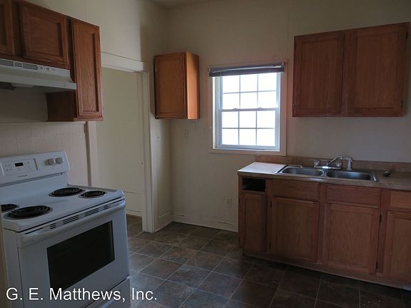 3rd image of 727 Taylor St