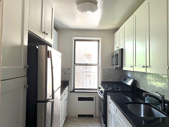 2nd image of 6864 Yellowstone Blvd APT B41