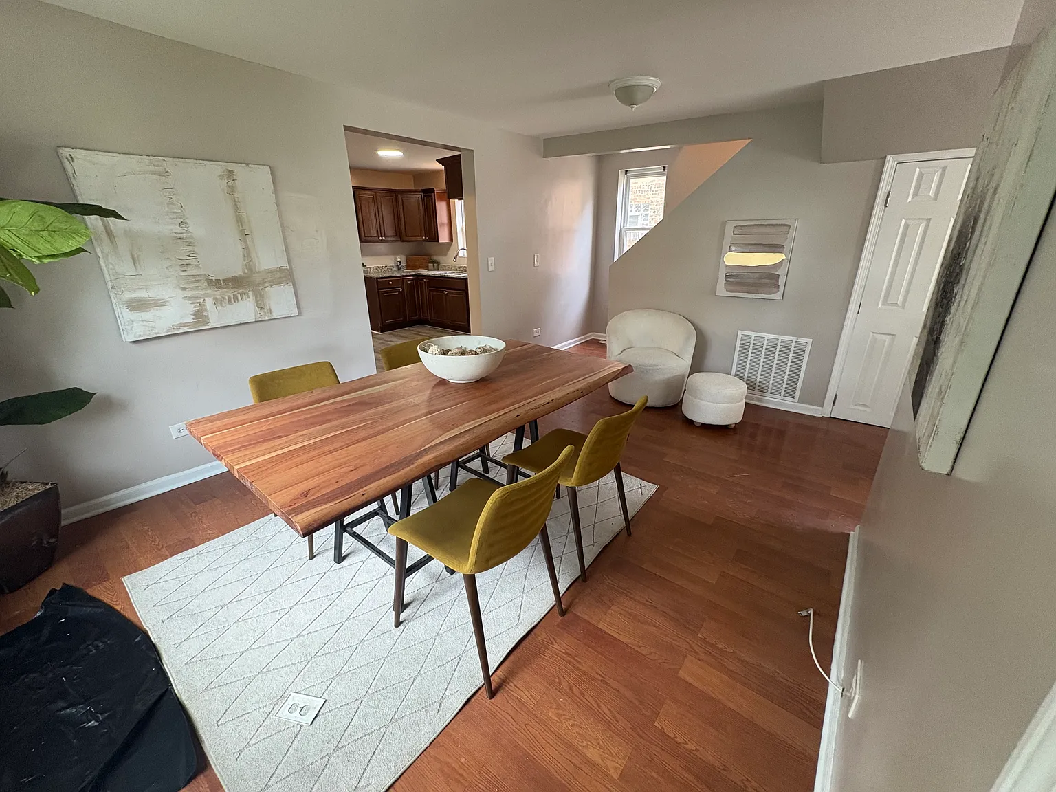 4 bed, 1350 sqft, $2,250 — Photo 2