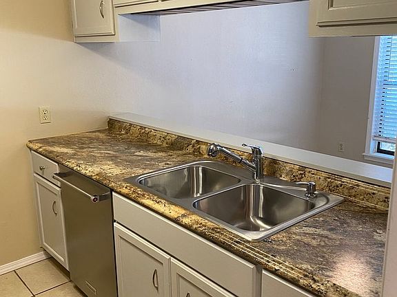 4th image of 1033 E 57th Pl Unit 18