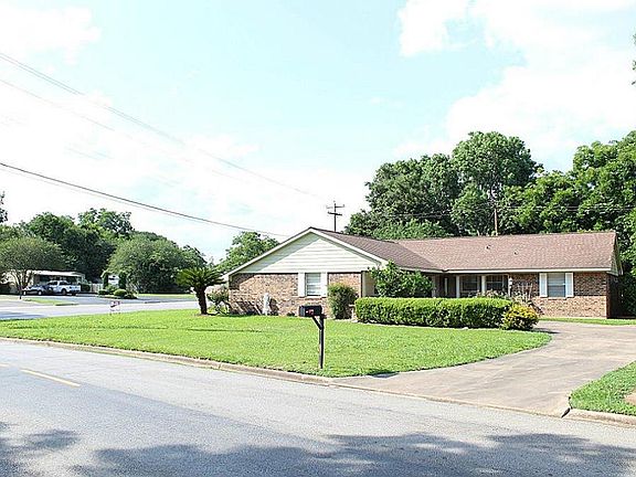 2nd image of 1103 Crestmont Dr