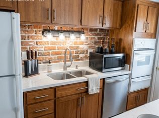 700 Concord Ln #722, Barrington, IL 60010