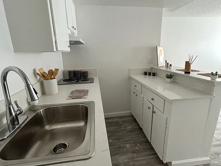 14630 Gault St #7 — Photo 3