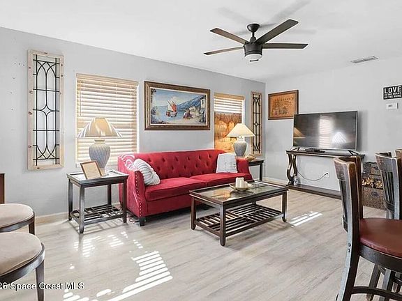 3rd image of 518 Wisteria Dr