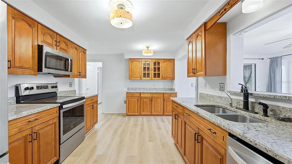 3 bed, 2.0 bath, 1813 sqft, $2,750 — Photo 3