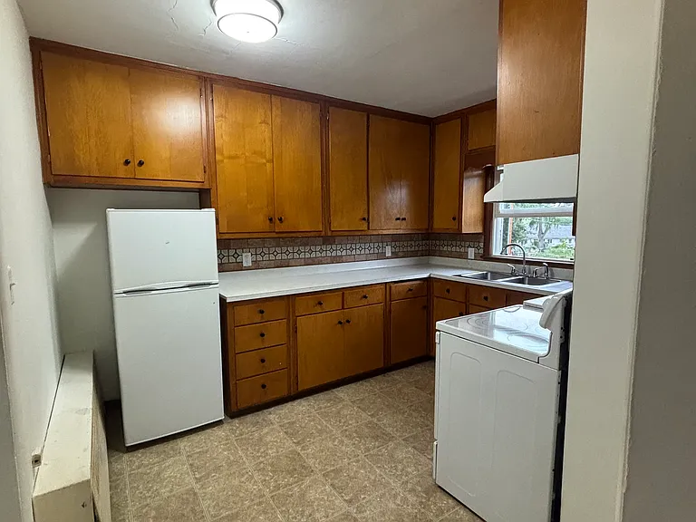 301 N Main St #3 — Photo 3