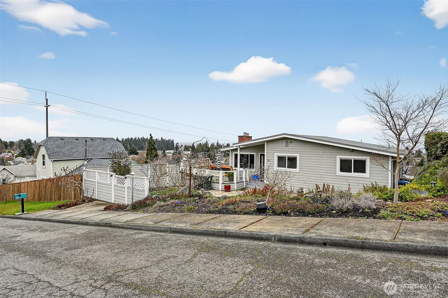 1111 E 8th Street photo 1
