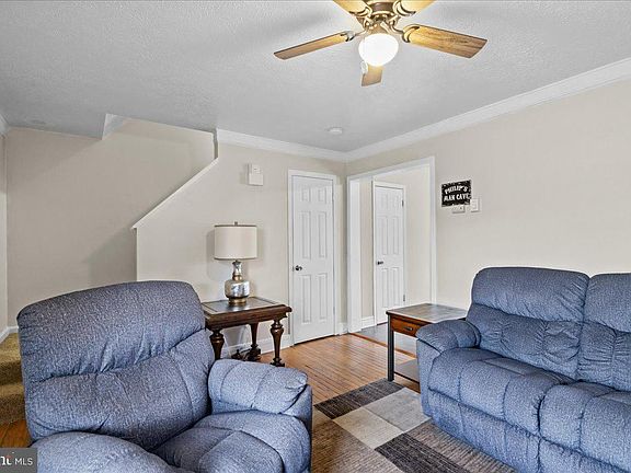 4th image of 129 Woodridge Ct