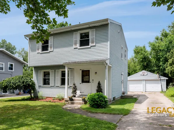 1031 Worcester Dr NE, Grand Rapids, MI 49505