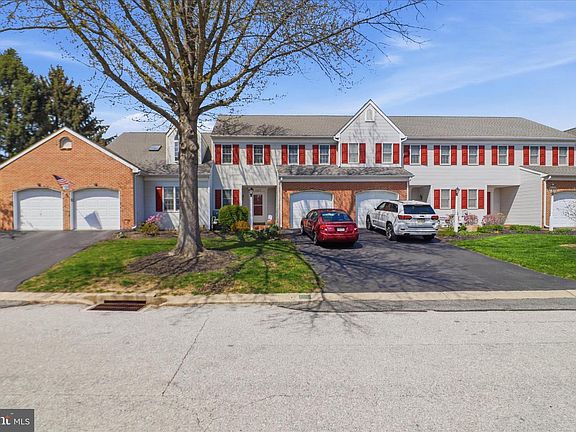 2nd image of 107 Carriage Hill Ln
