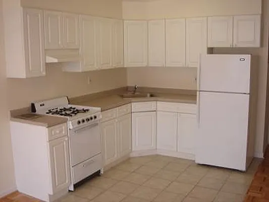 Rented by Metroline Realty | media 8