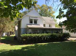 216 N Main St, Roberts, IL 60962