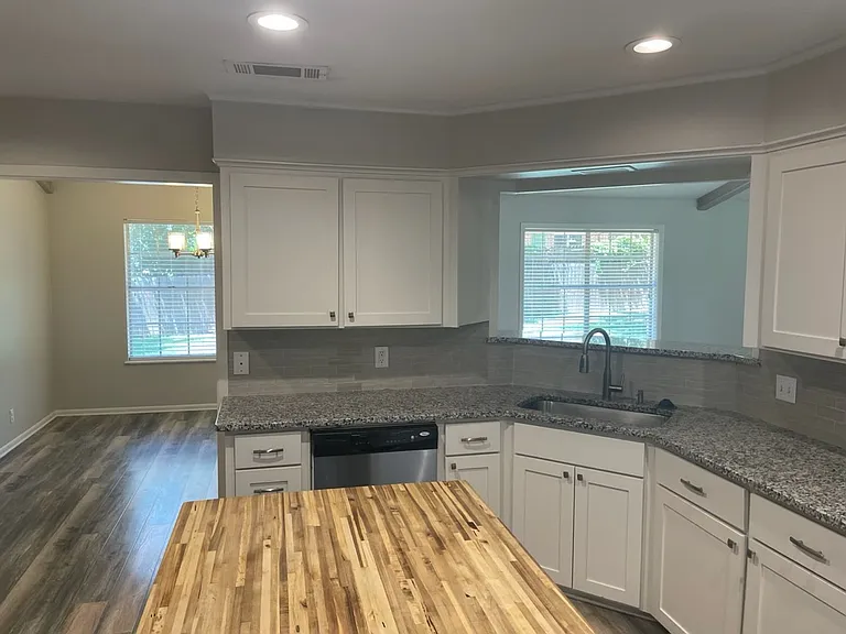 817 Spring Creek Dr — Photo 10