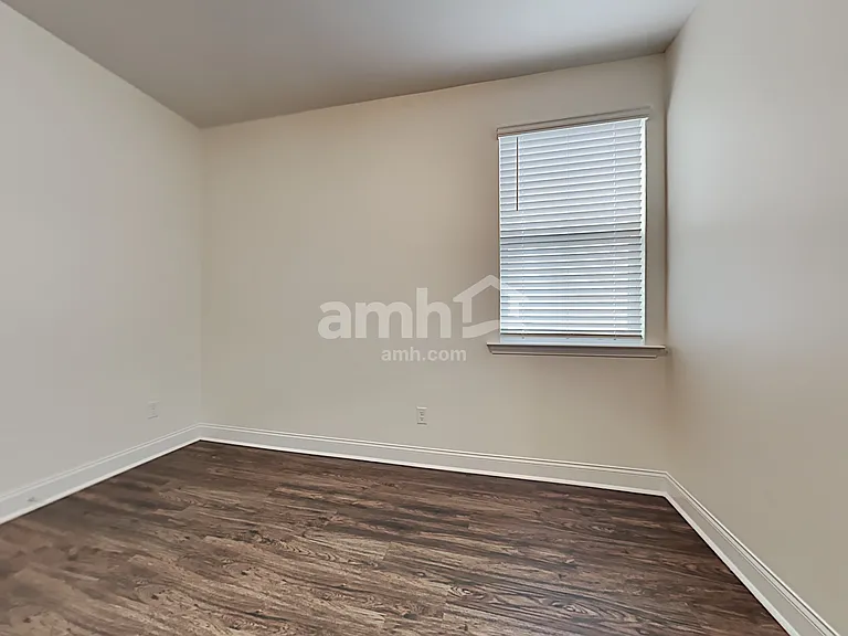 603 E Lionel Rd — Photo 13