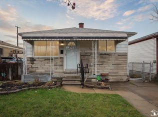 566 Cleophus Pkwy, Lincoln Park, MI 48146