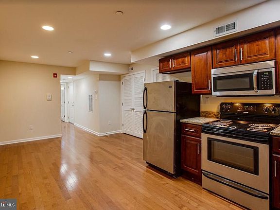 2nd image of 1516 W Diamond St APT A