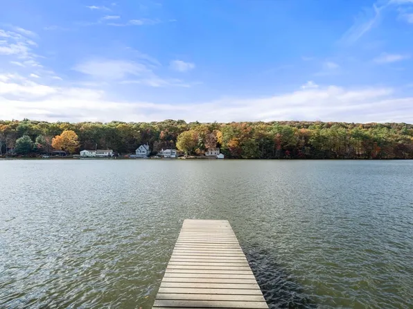 105 Shore Rd, Sturbridge, MA 01566