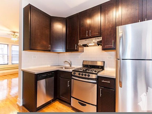 2nd image of 621 W Melrose St #619-C1