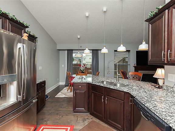 3rd image of 3500 Hawthorn Dr SW