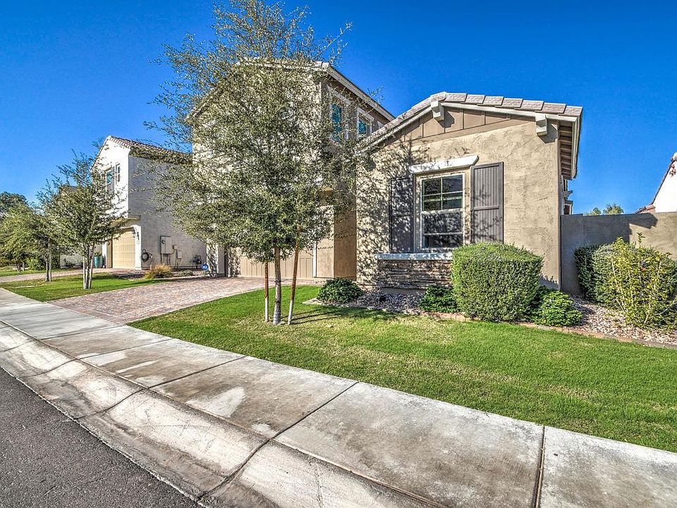 1st image of 922 W Yellowstone Way
