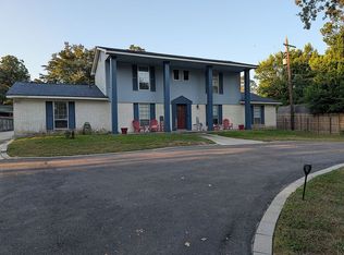 410 Brook Hollow Dr, Conroe, TX 77385
