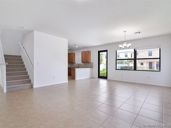 5th image of 909 NE 191st St #909