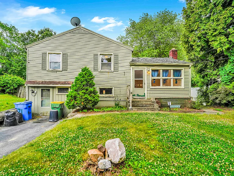71 Devonwood Dr — Photo 1