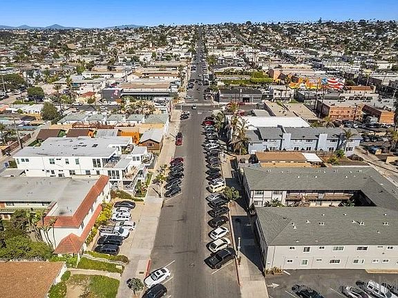 4th image of 5050 Santa Monica Ave