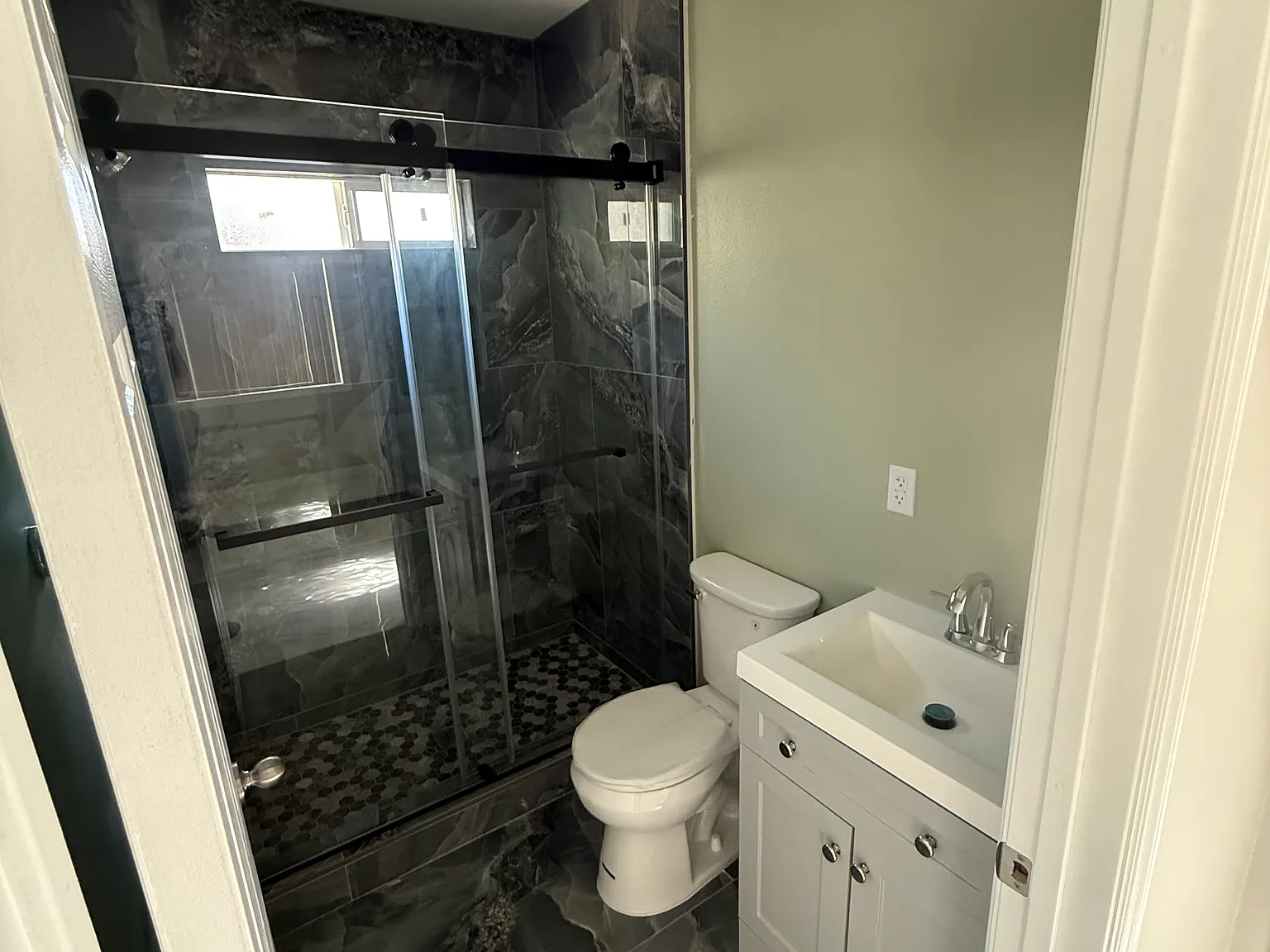 2 bed, 800 sqft, $3,500 — Photo 1