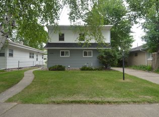 424 N 26th St, Grand Forks, ND 58203