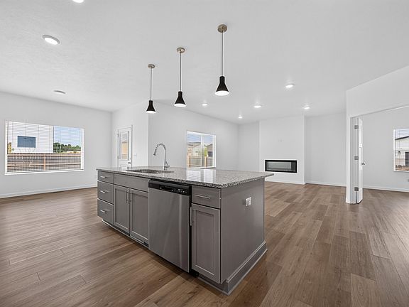 3rd image of 3939 E Appledore Court