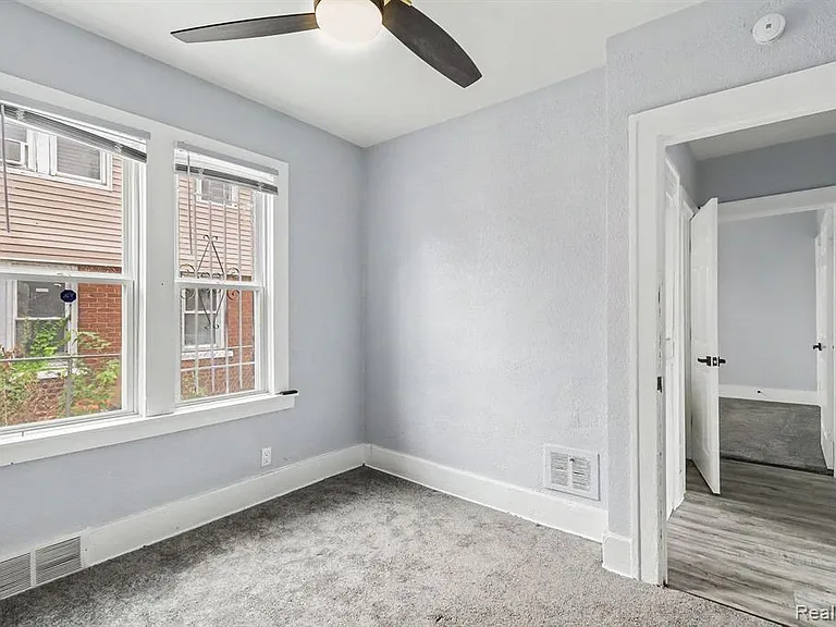 5217 Lakeview St — Photo 12