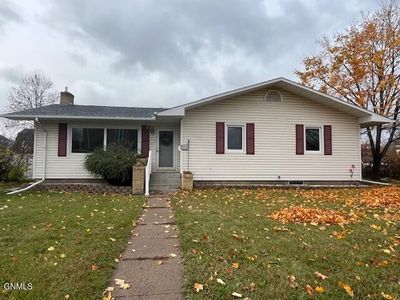 516 4th Ave SE, Jamestown, ND, 58401