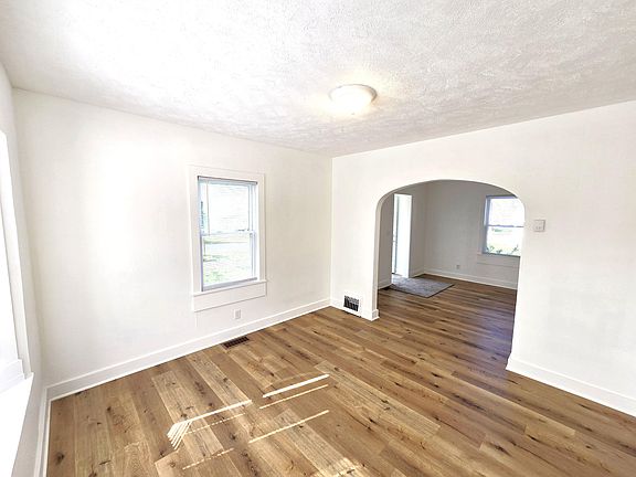 4th image of 404 Parker Ave