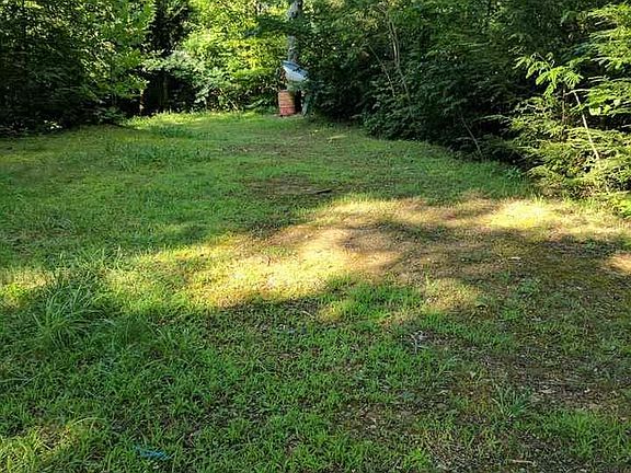 4th image of 706 Locust Ln