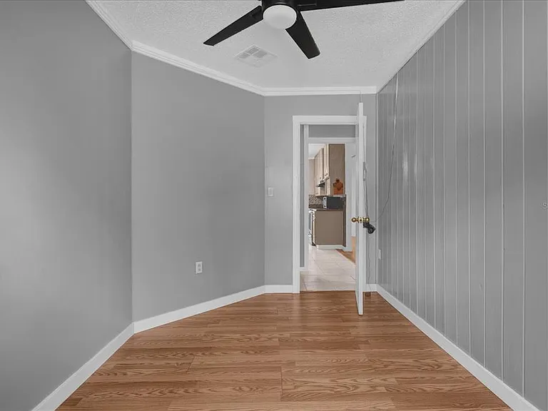 14043 Tennessee Ave — Photo 15