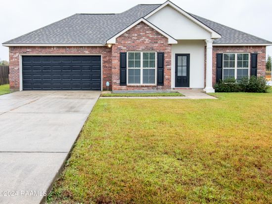 1108 Bridgetowne Ln, Breaux Bridge, LA 70517