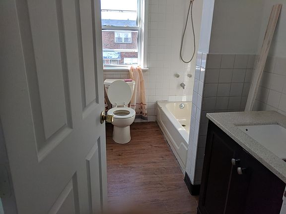 4th image of 224 N Broadway #A