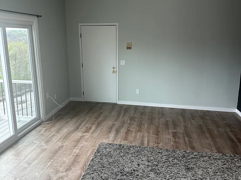 2219 Kenton St #A — Photo 11