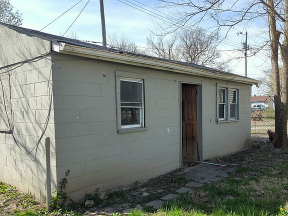 3rd image of 1472 N Grant Ave