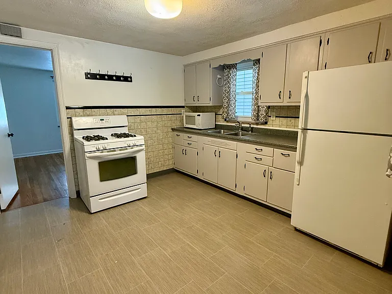 34 Wentworth Ave — Photo 6