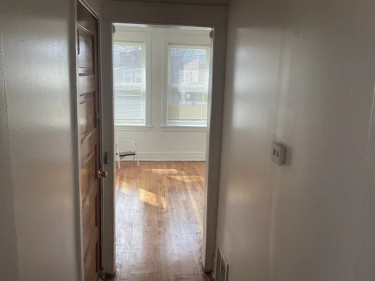 1645 N McVicker Ave #2 — Photo 5