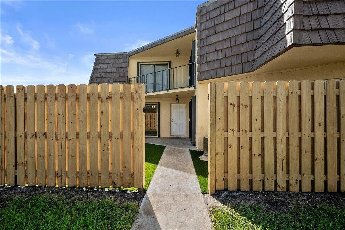 2 bed, 2.5 bath, 1183 sqft, $2,350 — Photo 2