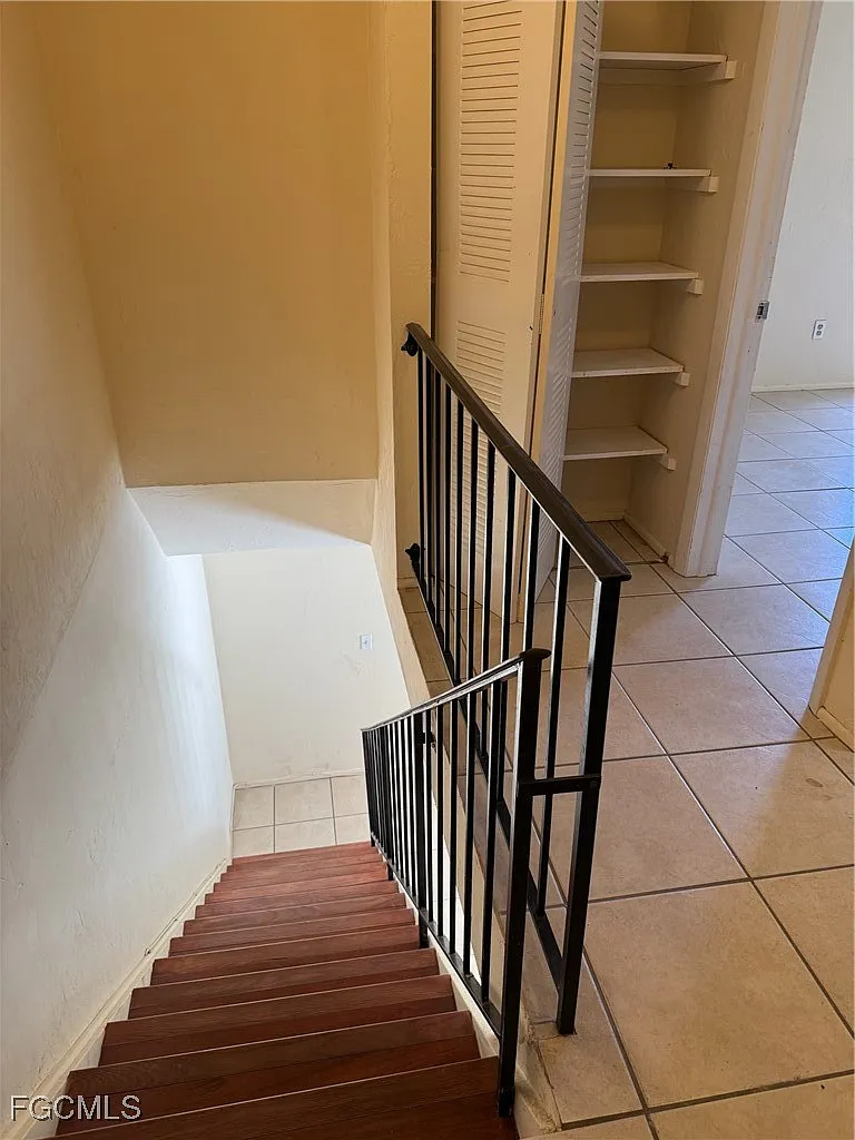 2 bed, 1.5 bath, 1098 sqft, $1,325 — Photo 2