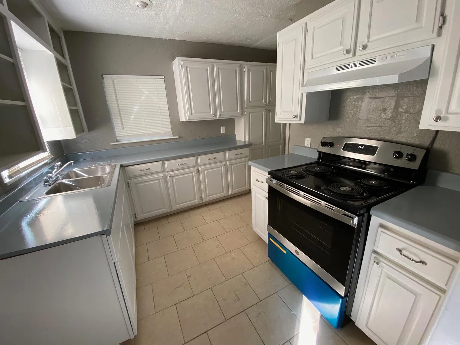 406 - 210 W Jacobs Dr - 1 — Photo 3