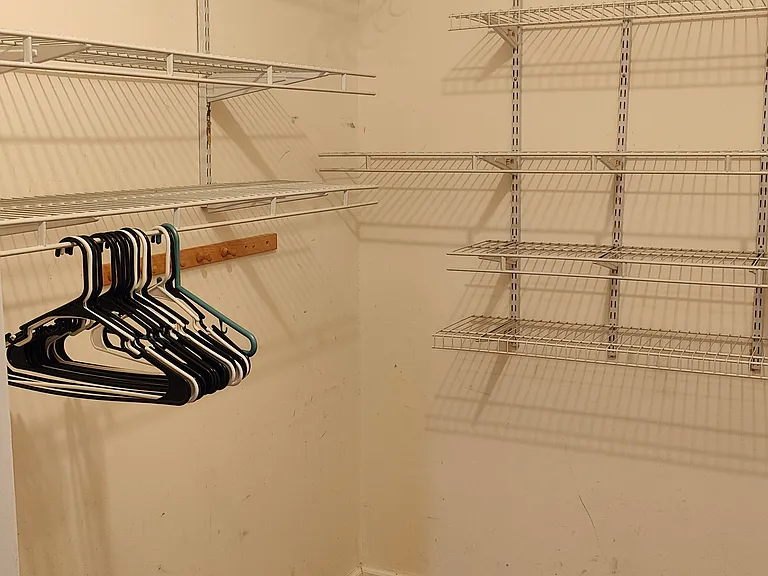 1107 Green Hollow Dr — Photo 23
